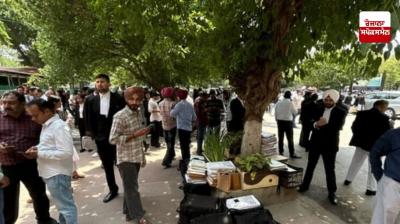 ਹਾਈ ਕੋਰਟ ਨੂੰ ਬੰਬ ਦੀ ਧਮਕੀ, ਸੁਰੱਖਿਆ ਦੇ ਮੱਦੇਨਜ਼ਰ ਅਦਾਲਤ ਦੀ ਕਾਰਵਾਈ ਦੁਪਹਿਰ 1 ਵਜੇ ਤੱਕ ਮੁਲਤਵੀ