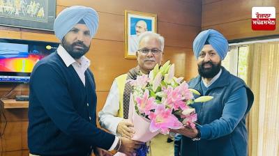 ਰਾਜਾ ਵੜਿੰਗ ਤੇ ਪ੍ਰਤਾਪ ਬਾਜਵਾ ਨੇ ਪੰਜਾਬ ਕਾਂਗਰਸ ਦੇ ਨਵੇਂ ਬਣੇ ਇੰਚਾਰਜ ਭੁਪੇਸ਼ ਬਘੇਲ ਨਾਲ ਦਿੱਲੀ ਵਿਖੇ ਮੁਲਾਕਾਤ ਕਰਦੇ ਹੋਏ  