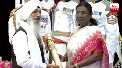 The President conferred the Padma Shri award on renowned Raagi Bhai Harjinder Singh Ji.