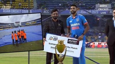 Siraj gave the player of the match prize money to the Sri Lankan field players