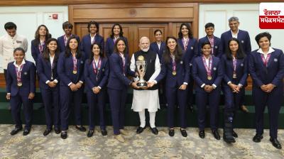 PM Modi meets the victorious Indian women's cricket team