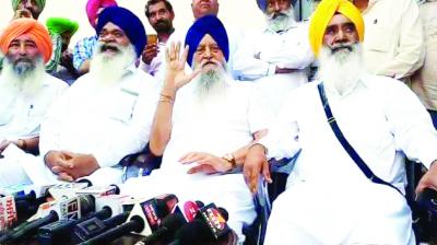Ranjit Singh Brahmpura, Dr. Rattan Singh Ajnala and Sewa Singh Sekhwan talking to reporters