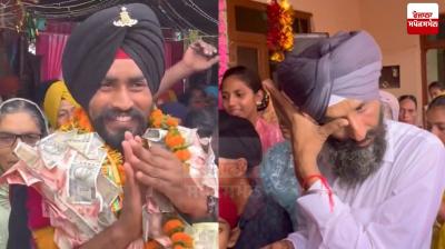 A boy from a poor family became a lieutenant, the tears of the father are not stopping in happiness.