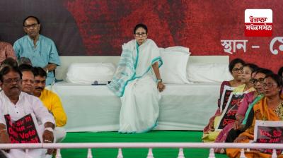 Mamata Banerjee stages protest against removal of voters' names from voter lists