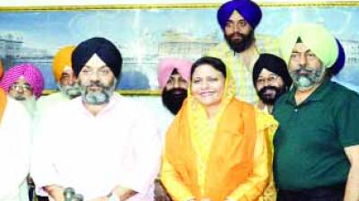 Manjit Singh GK with Others
