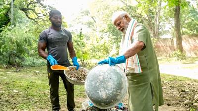  PM Narendra Modi participated in 'Swachhta Hi Seva' campaign along with fitness trainer Ankit Banpuria