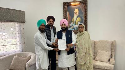 Sidhu Moosewala's parents met with Education Minister Harjot Singh Bains