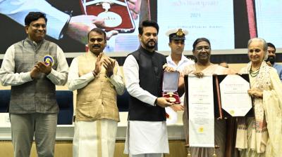 Waheeda Rehman honoured with Dadasaheb Phalke Award