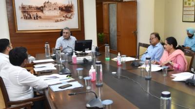 Chief secretary emphasized on computer education of the students of the government schools of Punjab