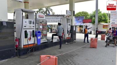 Chief Minister unexpectedly visited petrol pumps, took major action on poor performance