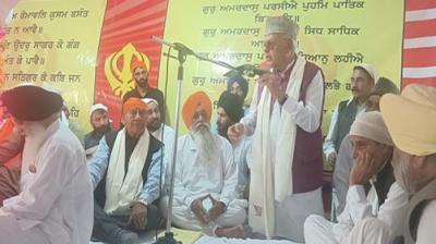 ਖੜ੍ਹੀ ਪੂਛ ਵਿਖੇ  ਸੰਤ ਭਾਈ ਬਹਾਦਰ ਸਿੰਘ ਜੀ ਯਾਦਗਾਰੀ ਧਰਮਸ਼ਾਲਾ ’ਚ ਇਕ ਗੁਰਮਤਿ ਸਮਾਗਮ ਨੂੰ ਸੰਬੋਧਨ ਕਰਦੇ ਹੋਏ ਜੰਮੂ–ਕਸ਼ਮੀਰ ਦੇ ਸਾਬਕਾ ਮੁੱਖ ਮੰਤਰੀ ਡਾ. ਫ਼ਾਰੂਕ ਅਬਦੁੱਲ੍ਹਾ।