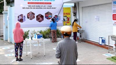 'Rice ATM' feeds Vietnam's poor during lockdown