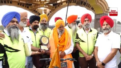  ਸਾਈਕਲ ’ਤੇ ਪੰਜਾਂ ਤਖਤਾਂ ਦੇ ਦਰਸ਼ਨ ਕਰ ਕੇ ਮੁੜੇ ਮੰਗਲ ਸਿੰਘ ਹੁੰਦਲ 