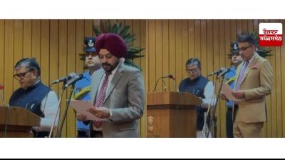 Punjab Governor administers oath to two official members of PPSC