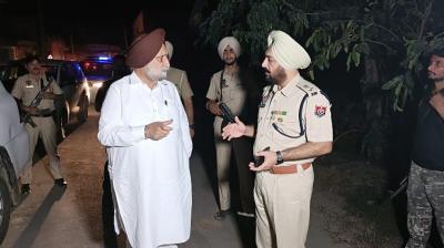  Deputy CM Sukhjinder Randhawa conducts surprise check of border posts at midnight