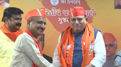 Himanshu Vyas joined BJP before the Gujarat elections