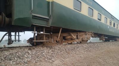Nine coaches of Nankana Sahib-bound special train carrying Sikh pilgrims derails in Pakistan