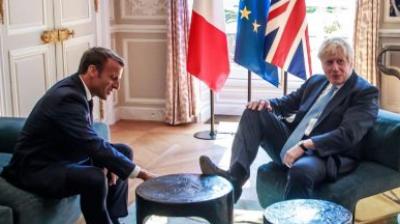 Foot on table: British PM at home in French president palace