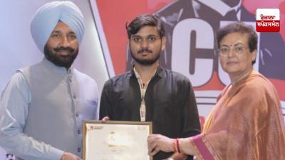 ਸਤਨਾਮ ਸਿੰਘ ਸੰਧੂ ਸੰਸਦ ਮੈਂਬਰ ਅਤੇ ਚੰਡੀਗੜ੍ਹ ਯੂਨੀਵਰਸਿਟੀ ਦੇ ਚਾਂਸਲਰ