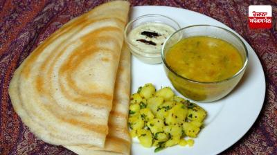 Make dosa in the kitchen at home Food Recipes