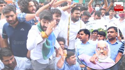 NSUI Activists protest against the recent attacks in Kashmir