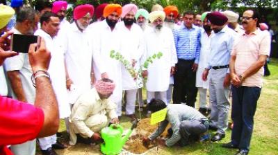 Sukhbinder Singh Sarkaria with others 