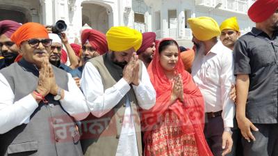 Punjab Governor CM Mann paid obeisance at darbar sahib 