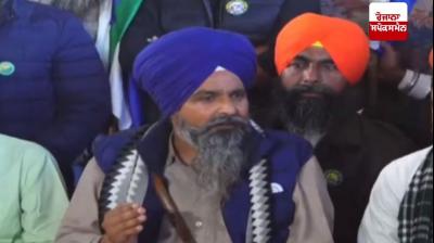 ਸਰਵਣ ਪੰਧੇਰ ਪੱਤਰਕਾਰਾਂ ਨਾਲ ਗੱਲਬਾਤ ਕਰਦੇ ਹੋਏ 