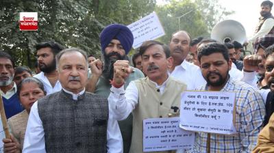 ਨਵਾਂ ਗਾਓਂ ਵਾਸੀਆਂ ਨੇ C.M.ਪੰਜਾਬ ਦੀ ਰਿਹਾਇਸ਼ ਵੱਲ ਮਾਰਚ ਕਰਦੇ ਹੋਏ 