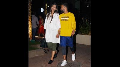 Newly Weds Sonam Kapoor and Anand Ahuja Enjoyed a Dinner Date