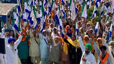 Hundreds of women from Kisan Mazdoor organization supported the front of women wrestlers