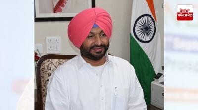 Union Minister of State Ravneet Bittu thanks farmer leader Dallewal for ending hunger strike