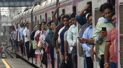 ਲੋਕਲ ਟਰੇਨਾਂ ’ਚ ਯਾਤਰੀਆਂ ਦੀ ਭੀੜ 
