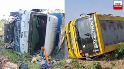 ਟੱਕਰ ਤੋਂ ਬਾਅਦ ਪਲਟੀ ਹੋਈ ਬੱਸ 