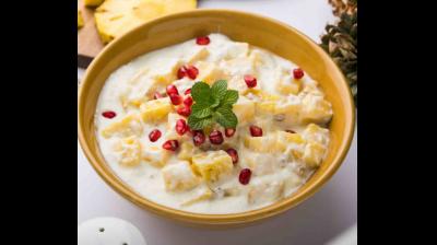 Make fruit raita in the home kitchen