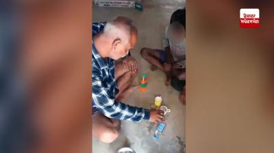 ਵਿਦਿਆਰਥੀਆਂ ਨੂੰ ਸ਼ਰਾਬ ਪਿਲਾਉਣ ਦਾ ਵੀਡੀਓ ਵਾਇਰਲ ਹੋਣ ਤੋਂ ਬਾਅਦ ਸਕੂਲ ਅਧਿਆਪਕ ਨੂੰ ਕੀਤਾ ਮੁਅੱਤਲ 