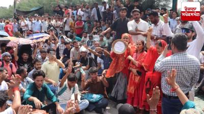 Unemployed union insists on CBI investigation and cancellation of papers