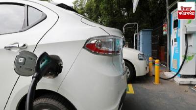 FADA data: Sales of electric vehicles up 55%, but e-cars down 7.76%