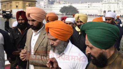 Rahul Gandhi At Darbar Sahib 