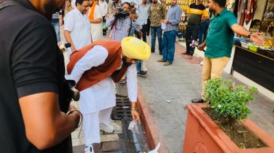  Minister Kuldeep Dhaliwal started the cleaning campaign of Heritage Street Amritsar