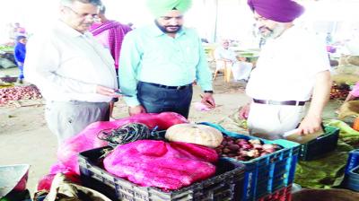 Officers Inspects Vegetables and Fruit