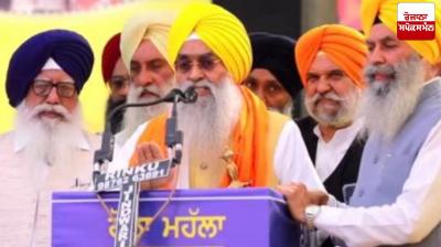 Giani Raghbir Singh surrounded Sukhbir Badal from the stage of Akali Dal revival