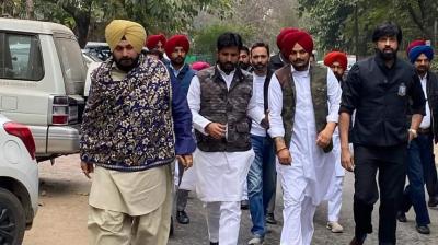 Sidhu Moose Wala leaves for Delhi after joining Congress