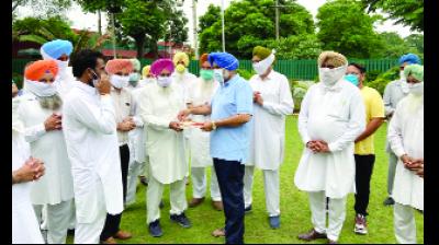 ਸਿੱਧੂ ਦਾ ਮੂੰਹ ਮਿੱਠਾ ਕਰਵਾਇਆ