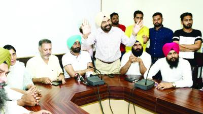 Kanwar Sandhu Calming Down Journalist