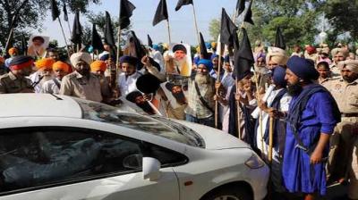 Sikhs protest against Badals - File Photo