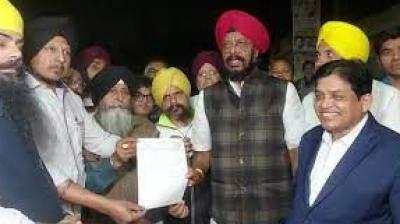 Chhattisgarh Minister Shiv Dahariya, BJP leader Ajay Chandrakar gets into altercation inside Assembly  