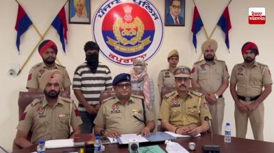 : ਸੋਸ਼ਲ ਮੀਡੀਆ 'ਤੇ ਜਾਅਲੀ ਆਈਡੀ ਬਣਾ ਕੇ ਲੋਕਾਂ ਨਾਲ ਠੱਗੀ ਮਾਰਨ ਵਾਲੇ ਮਾਂ-ਪੁੱਤ ਗ੍ਰਿਫ਼ਤਾਰ