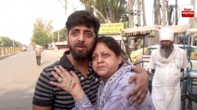 ਭਾਰਤ ਛੱਡਣ ਵੇਲੇ ਆਟਰੀ ਬਾਰਡਰ ’ਤੇ ਭਾਵੁਕ ਹੋਈ ਪਾਕਿਸਤਾਨੀ ਮਹਿਲਾ ਰਕਸ਼ੰਦਾ