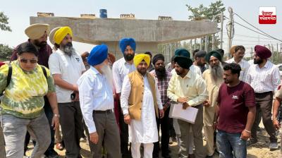 ਤਰਨਤਾਰਨ ਵਿਖੇ ਨਿਰਮਾਣ ਅਧੀਨ ਪੁਲ ਦੇ ਕੰਮ ਕਾਜ ਦਾ ਜਾਇਜ਼ਾ ਲੈਂਦੇ ਹਰਭਜਨ ਸਿੰਘ ਈ ਟੀ ਓ